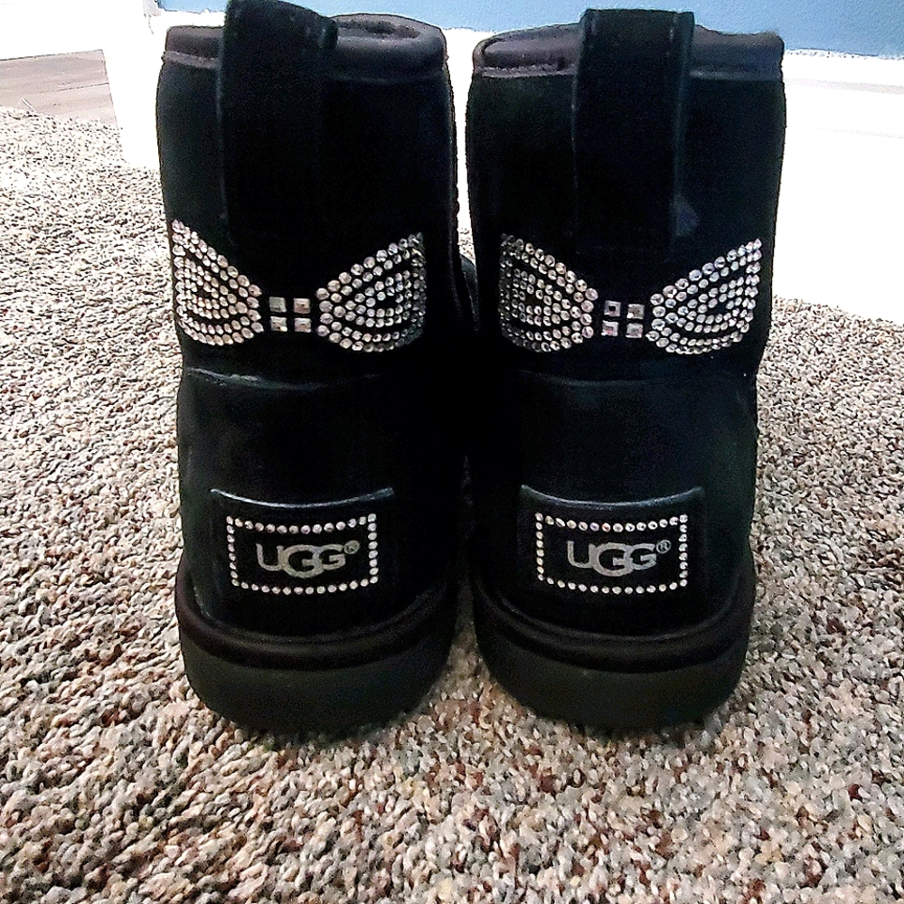 UGG MINI SPECIAL EDITION BOOTS